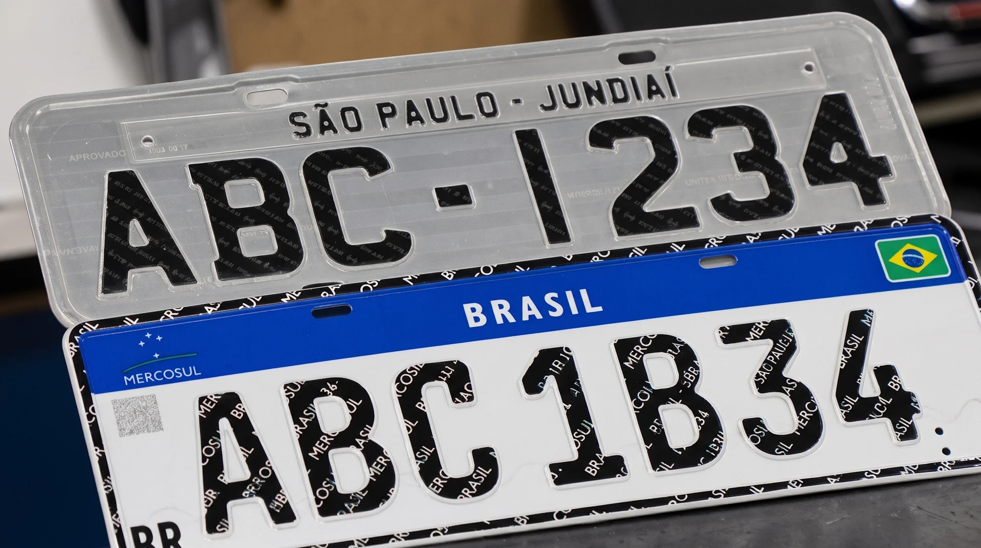 placa cinza e mercosul gemini sobre foto detran-am