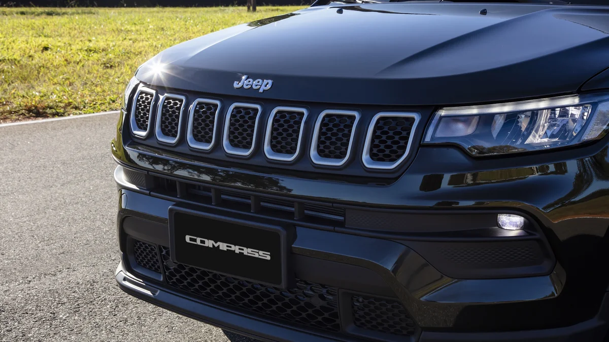 Jeep baixa preço do Compass e o aproxima do Renegade