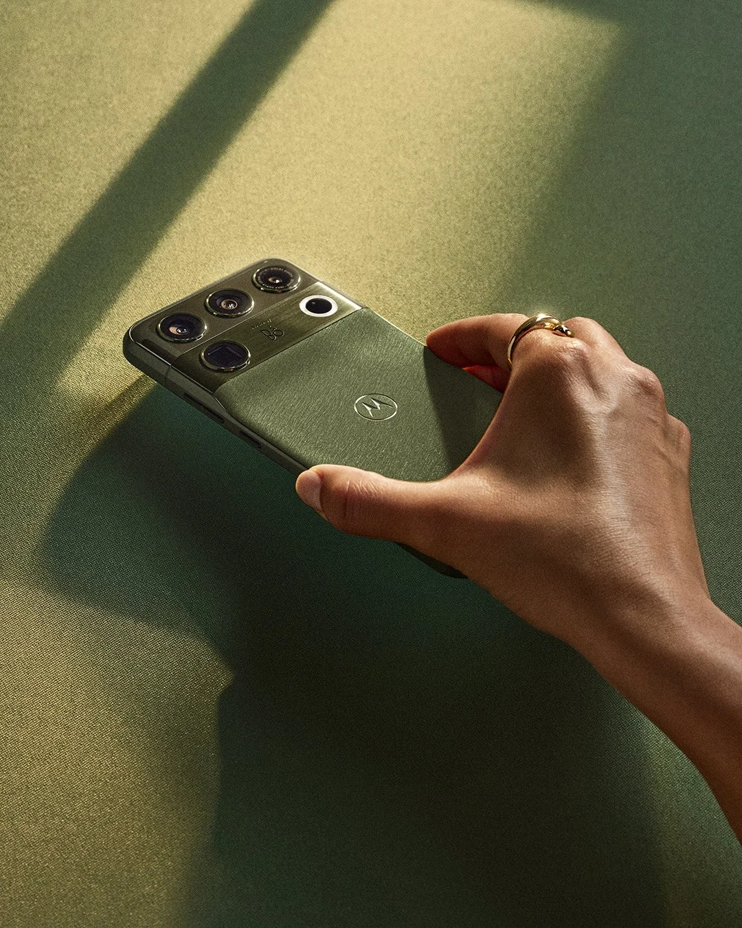 Faltam poucos dias: Motorola já tem data para lançar o super top Signature 27