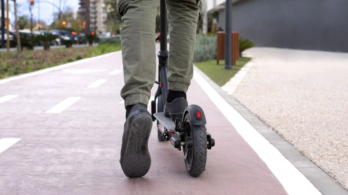 Regras para bikes elétricas e patinetes em SP ficam mais rígidas e vão pesar no bolso
