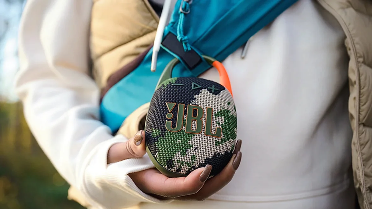 JBL por R$ 282? Cupom da Netshoes derruba preço de caixa portátil