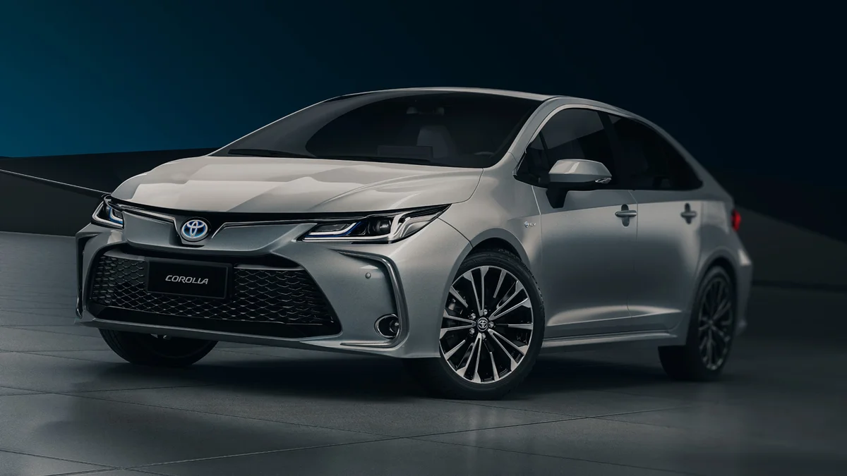 Toyota derrete preços e vende Corolla pelo valor do BYD Dolphin