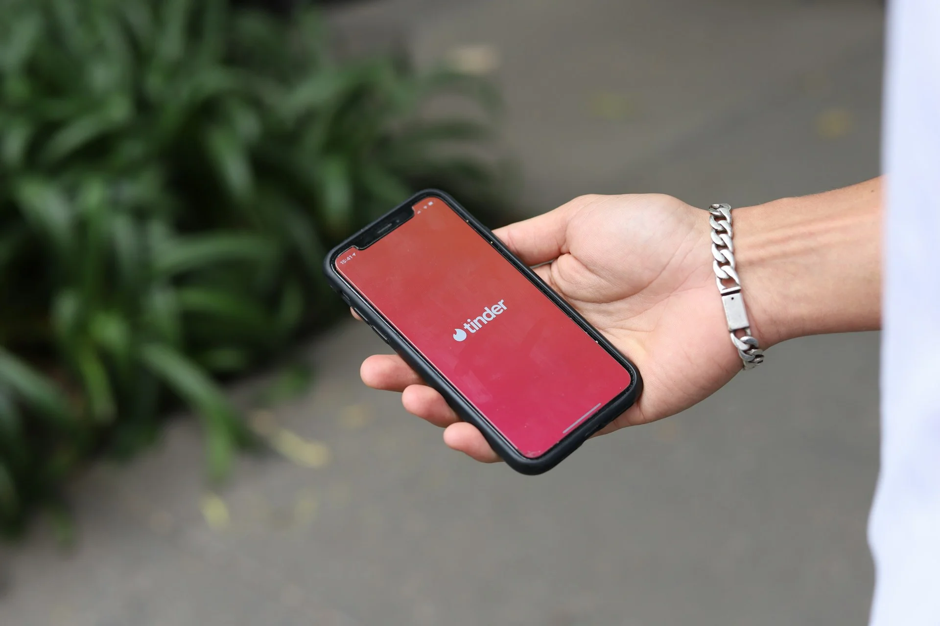 Por que apps de namoro estão exigindo reconhecimento facial para criar perfil?
