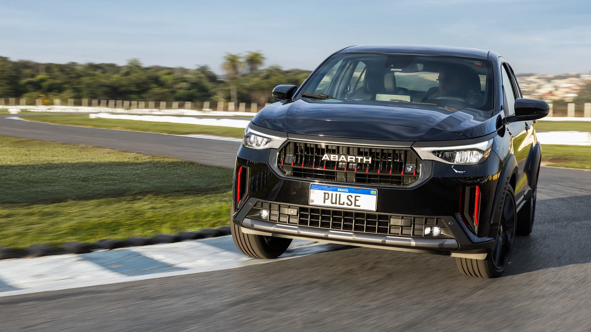 Pulse Abarth 2027 sai por R$ 139.990 e é mais barato que Compass Sport