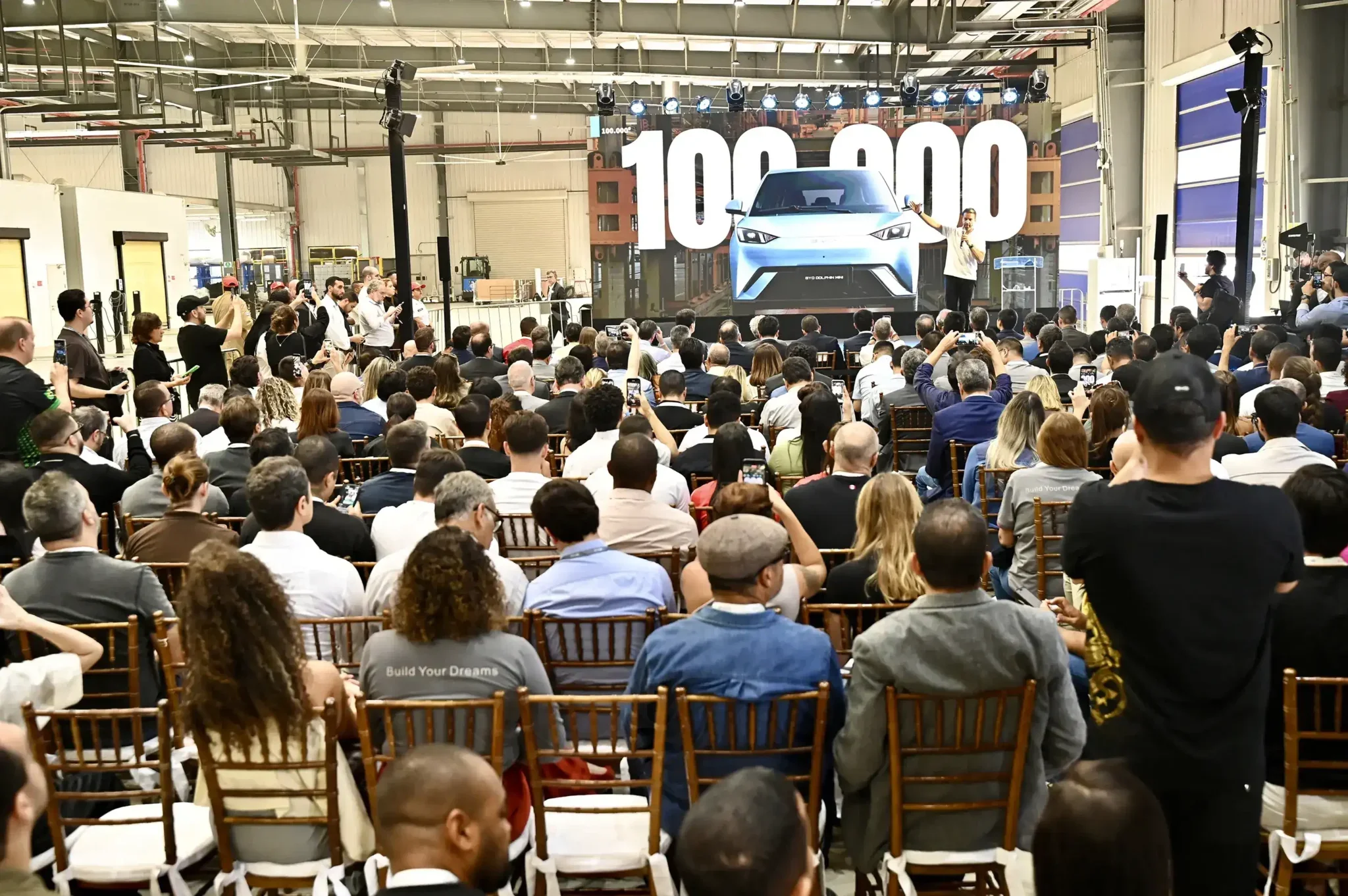 BYD celebra 100 mil carros montados no Brasil; veja evolução da fábrica