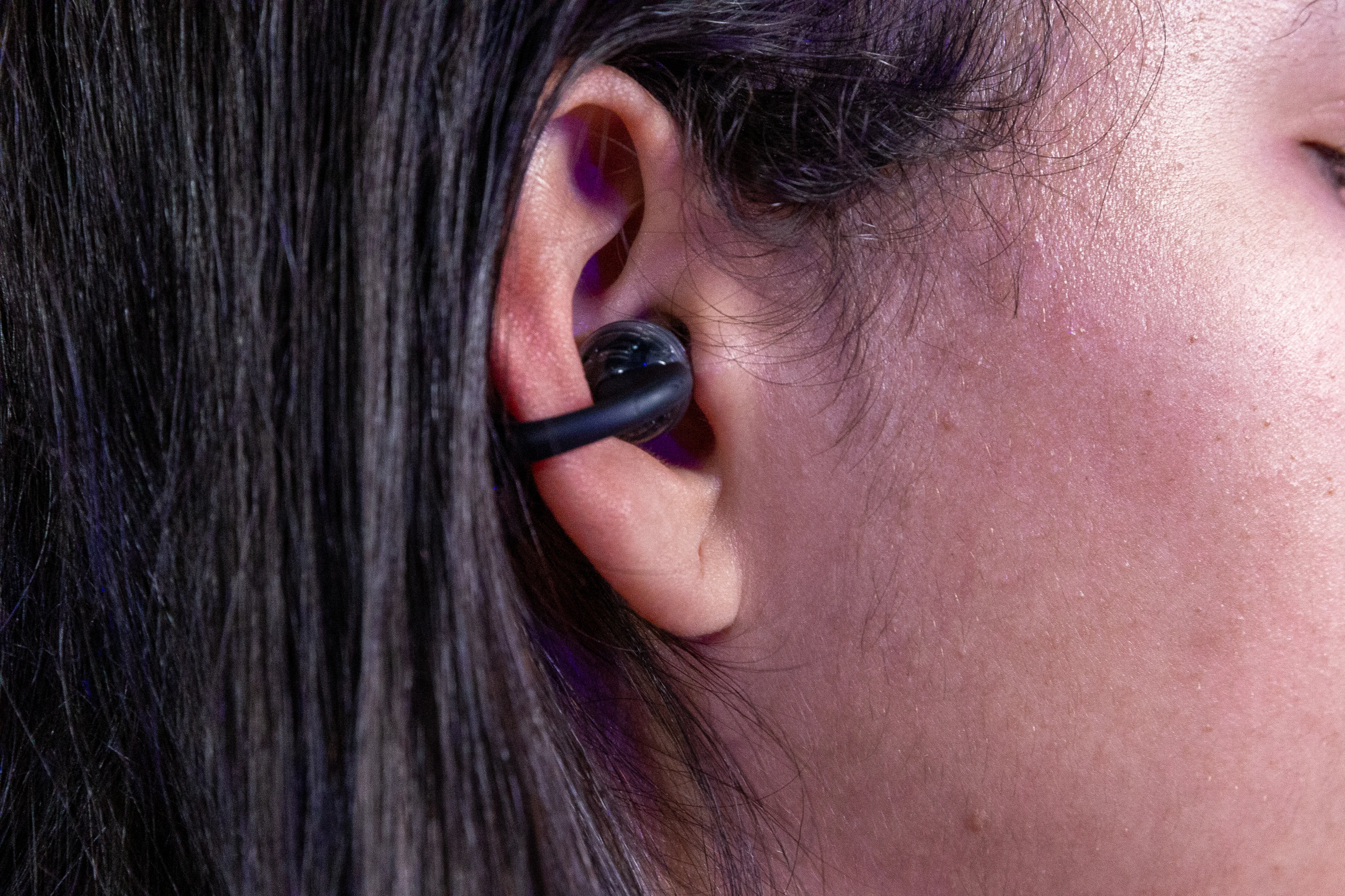JBL Soundgear Clips promete revolucionar áudio vestível com design de brinco inovador