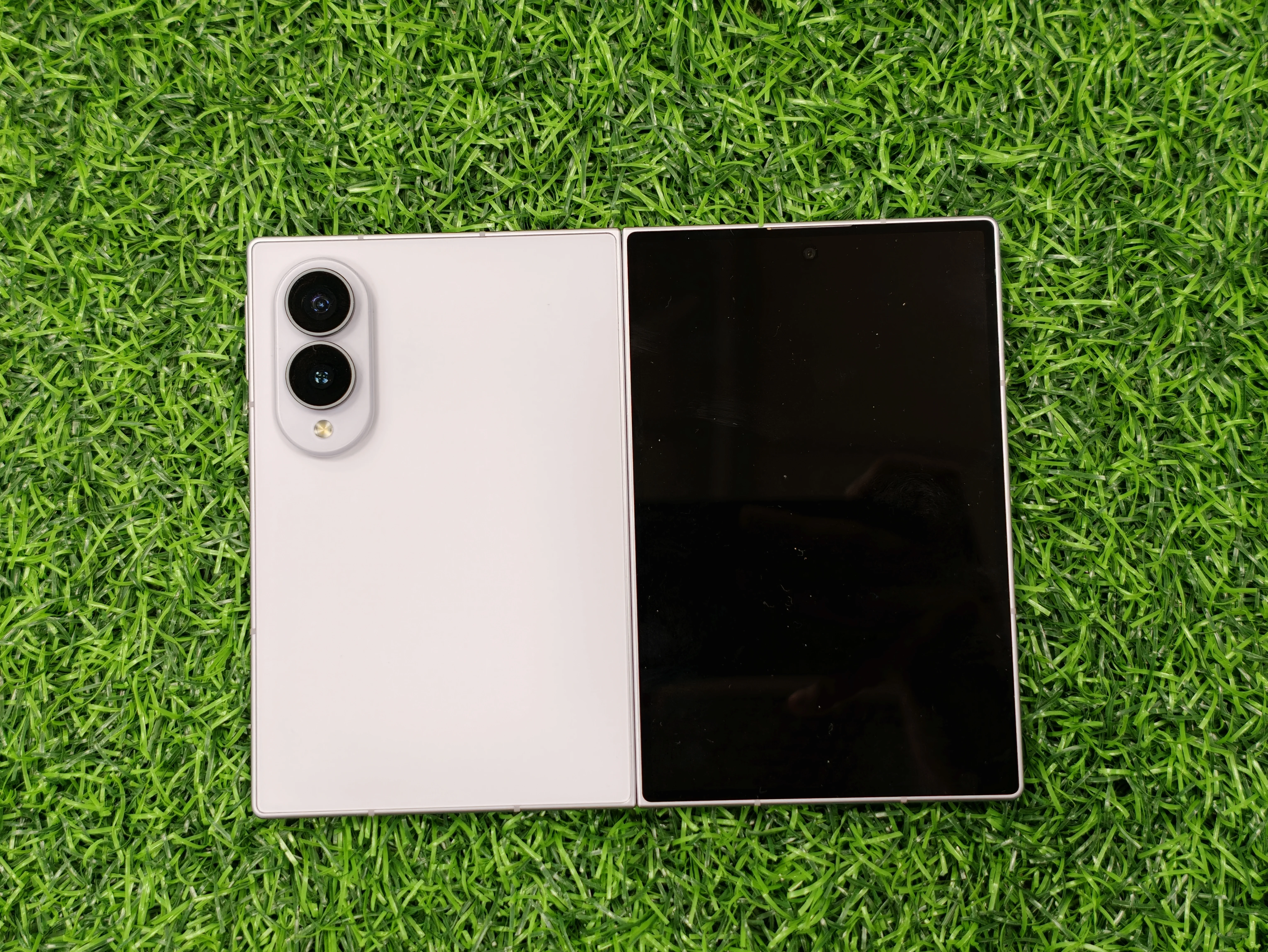 Usuários do Galaxy Z Fold 8 relatam estranho problema na tela; entenda