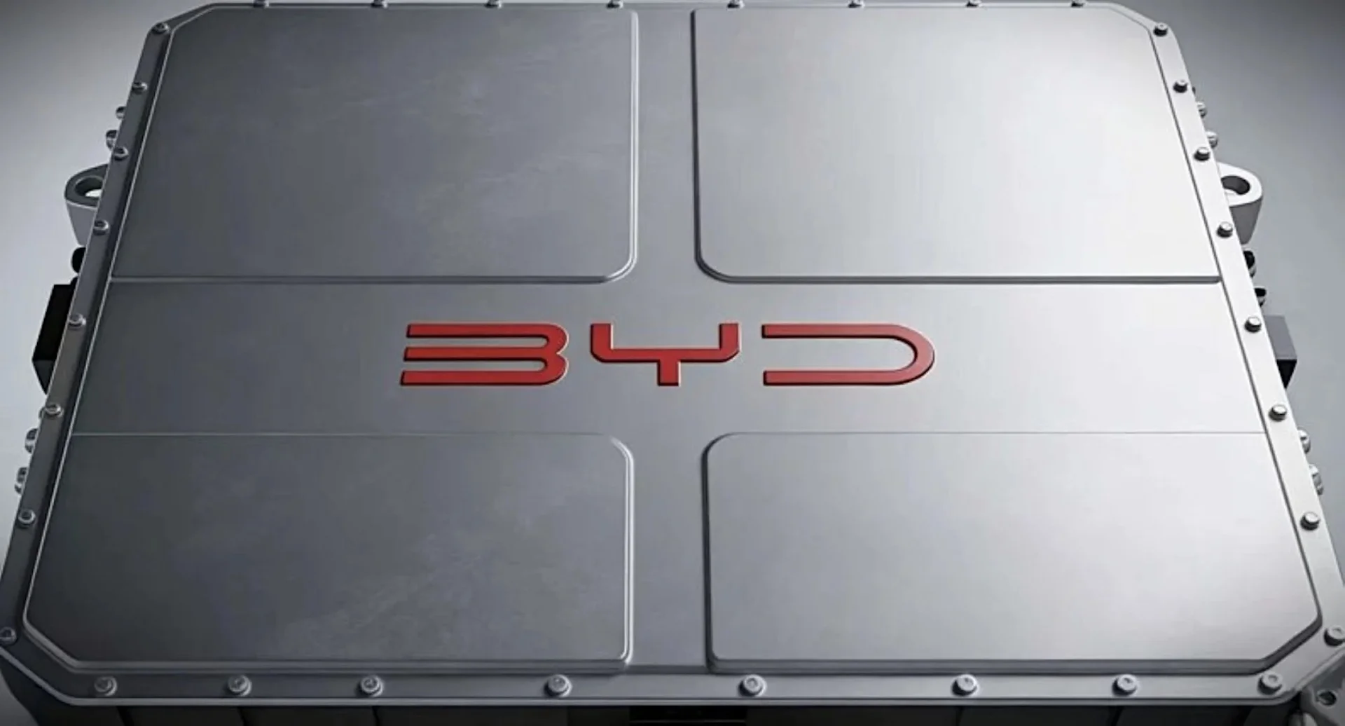 BYD estuda bateria imersa em líquido para evitar superaquecimento