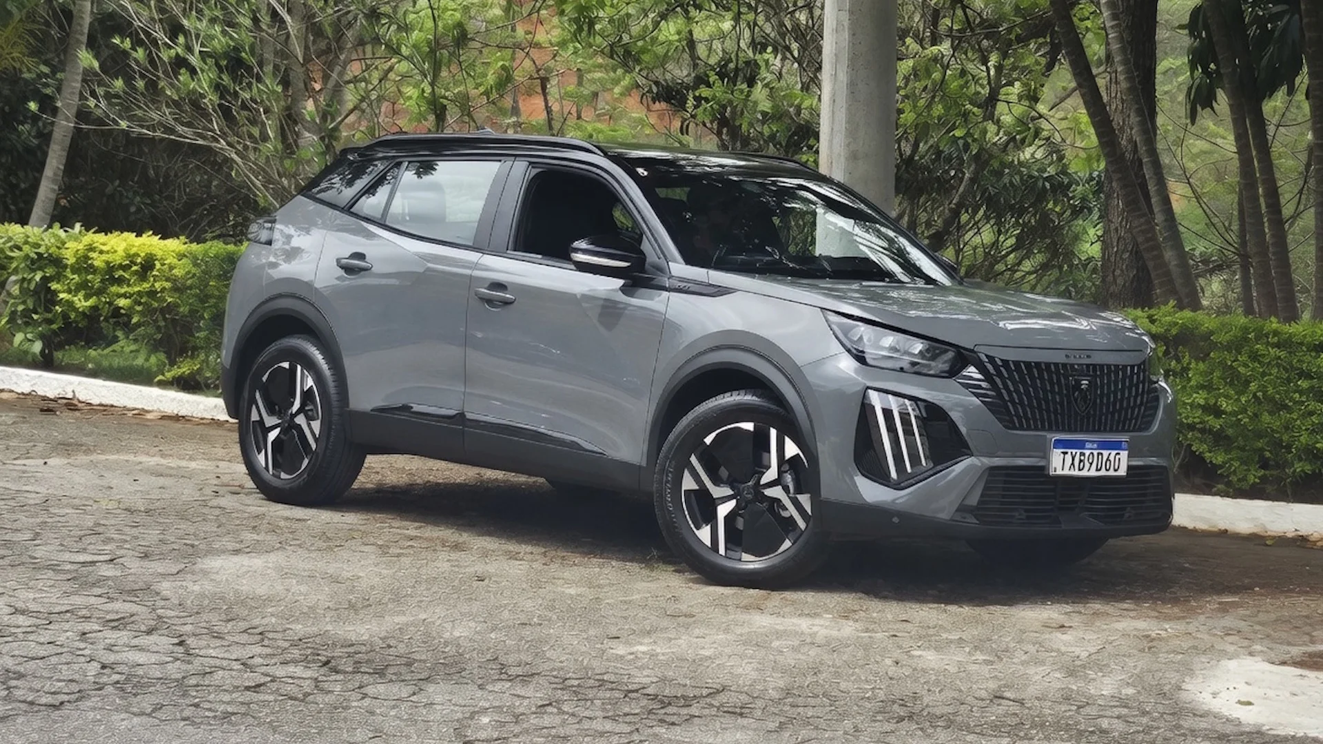 Peugeot 2008 GT hybrid