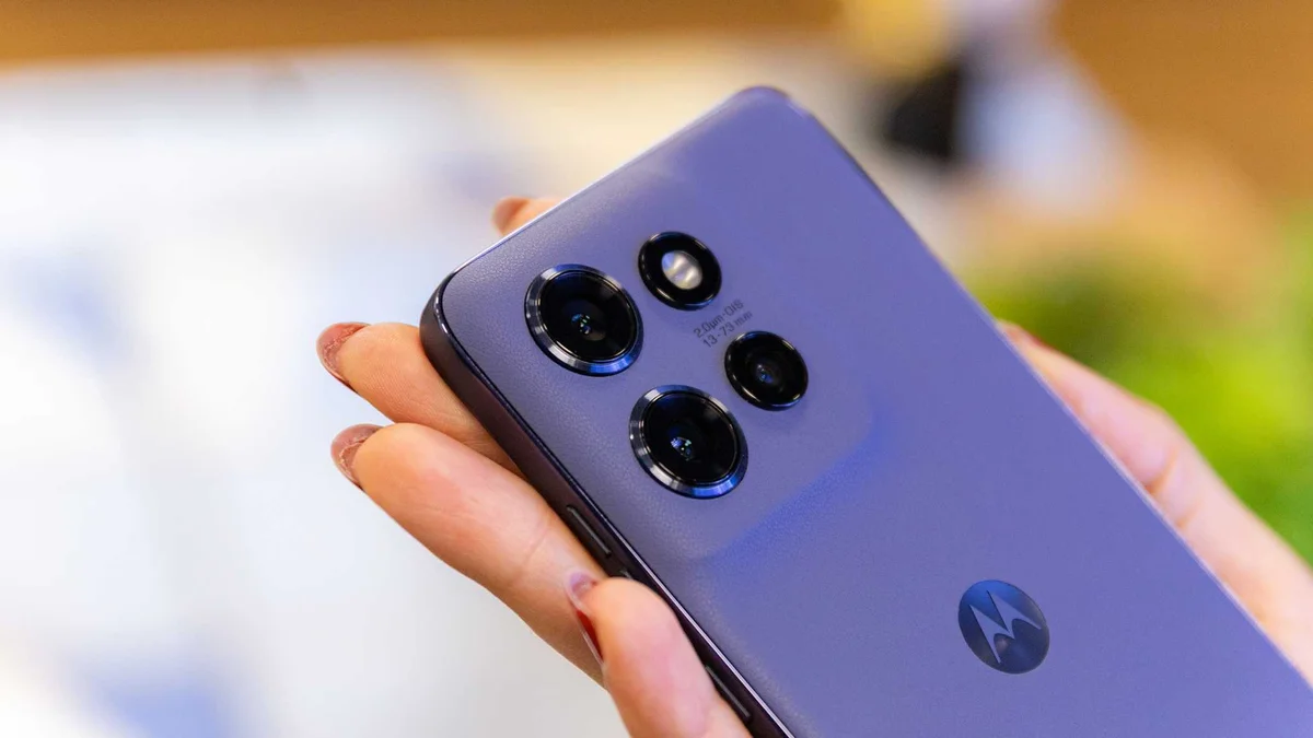 Entenda: Edge 70 Neo aparece antes da hora com bateria grandona