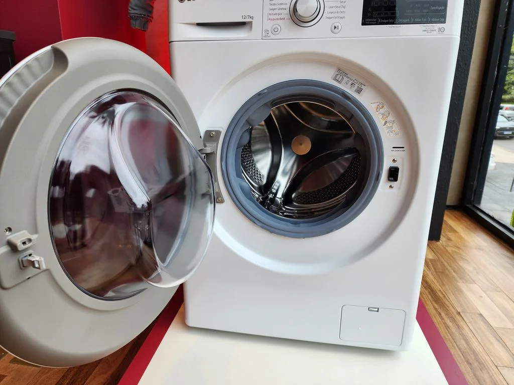 Máquina de lavar pulando muito: o que é isso e como evitar danos