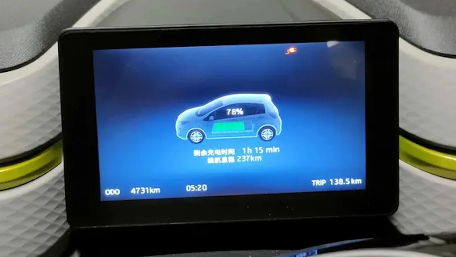 Como o carro elétrico sabe exatamente quanta carga tem?