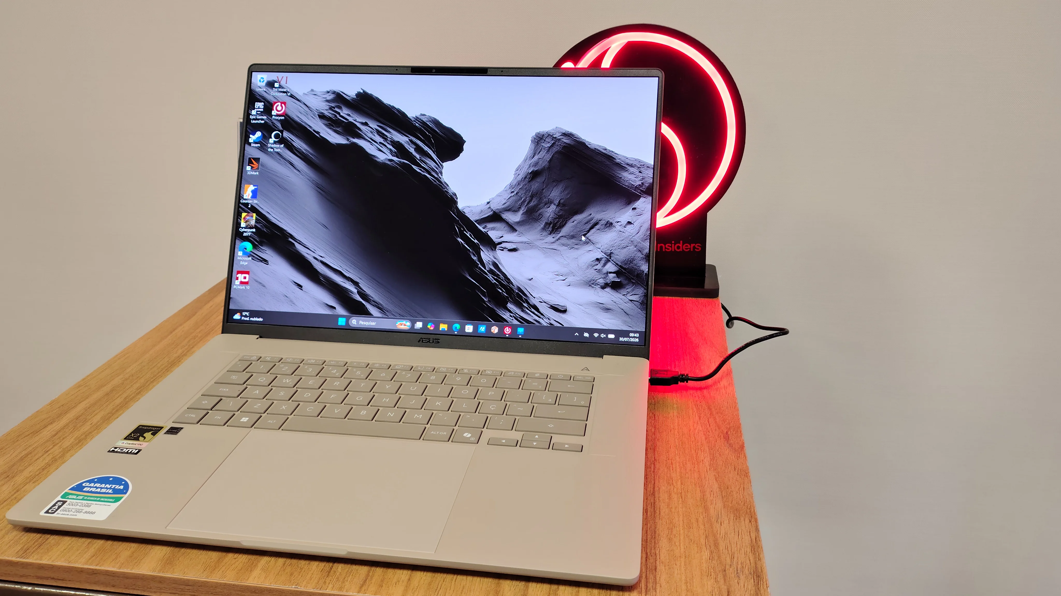ASUS-Zenbook-A16-Img4