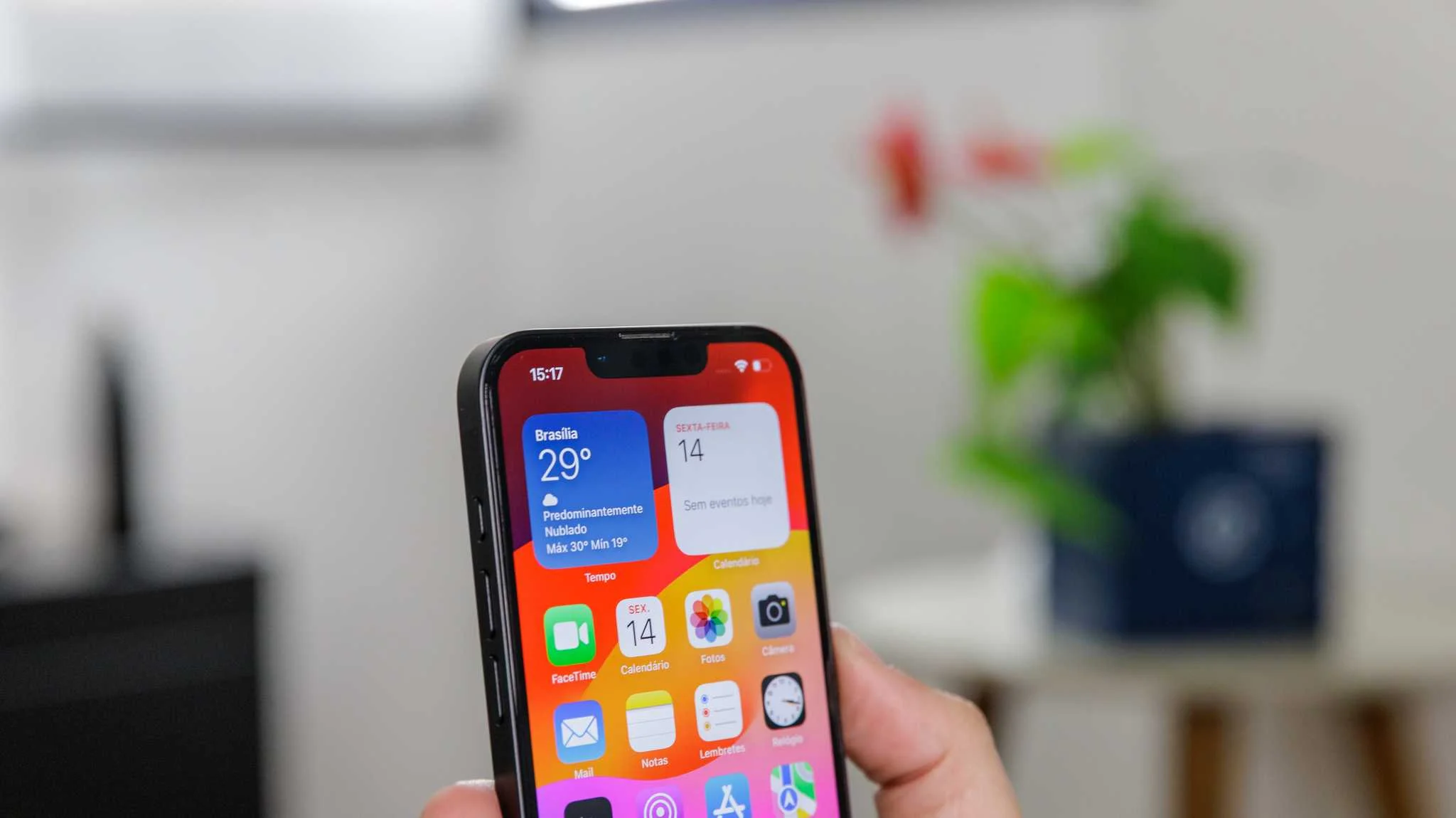 iPhone 16E Dynamic Island e Apps Calendario e Tempo