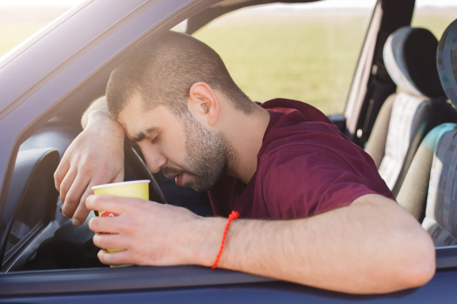 3 sinais que o corpo dá de que você está prestes a dormir ao volante