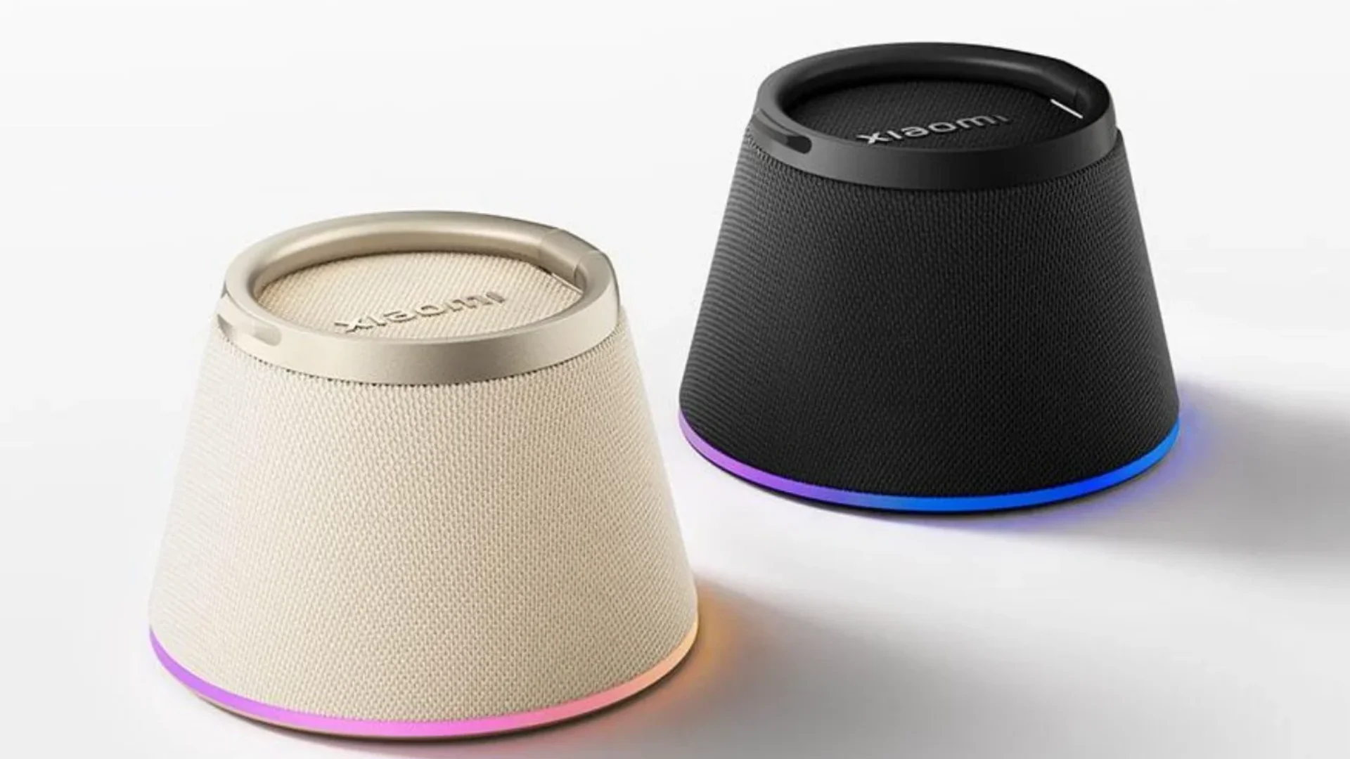 Nova caixa de som da Xiaomi segura celular em pé, tem MagSafe e luzes RGB