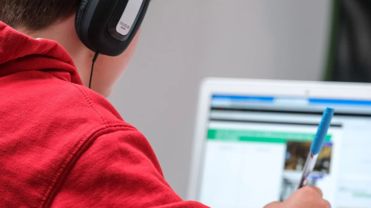 Como a tecnologia e a IA tornam a educação mais inclusiva e individualizada?