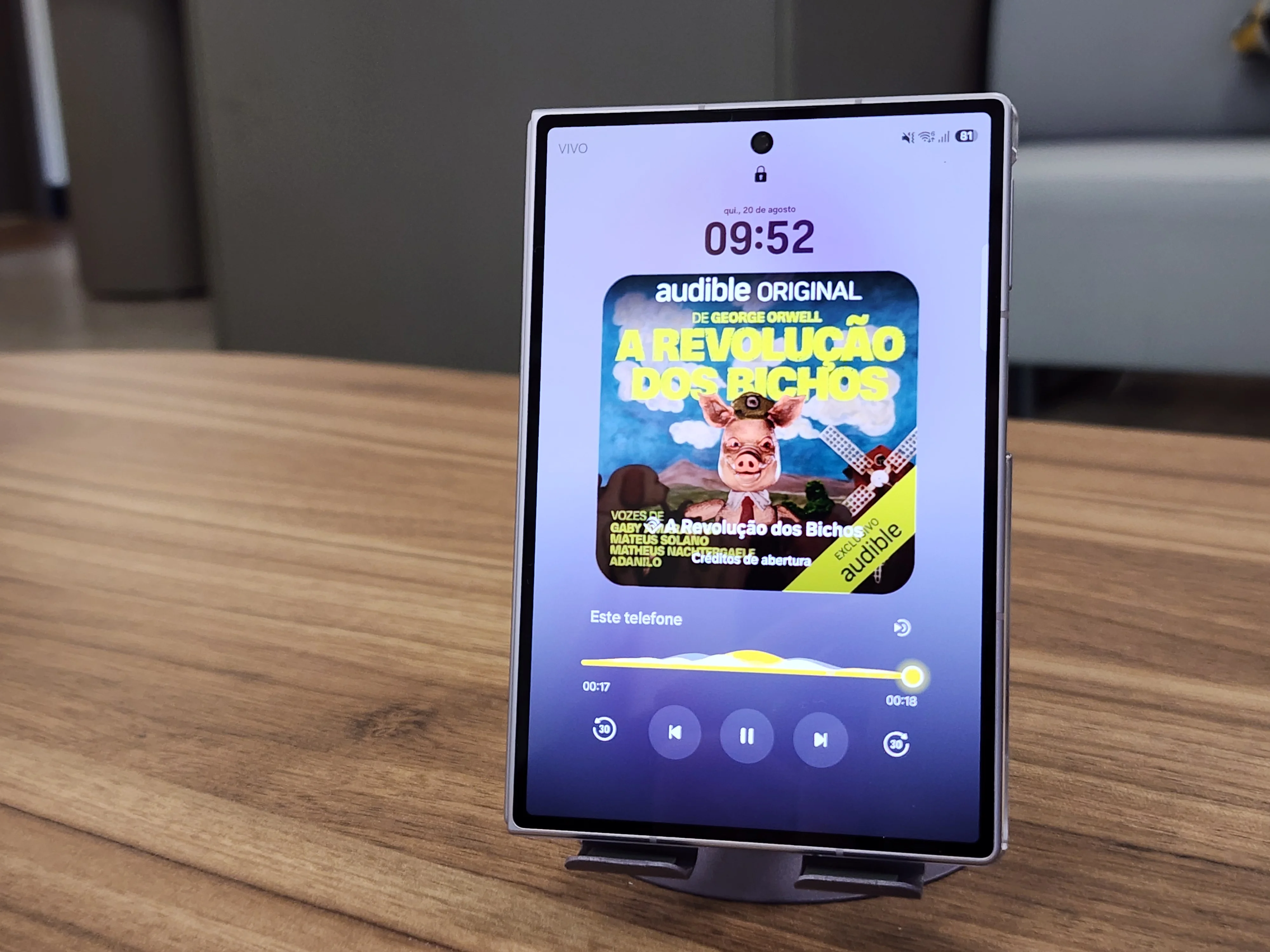 Dá para ouvir áudiobook no Kindle ou você precisa do celular? Entenda opções