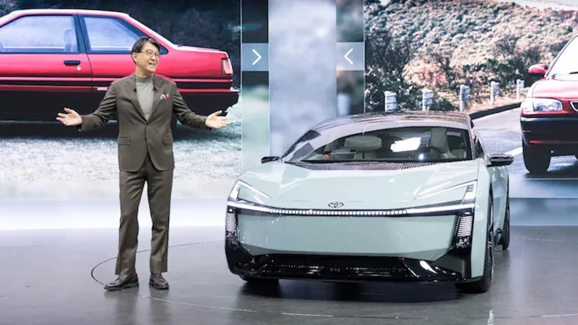 TV japonesa vaza imagem inédita do novo Toyota Corolla