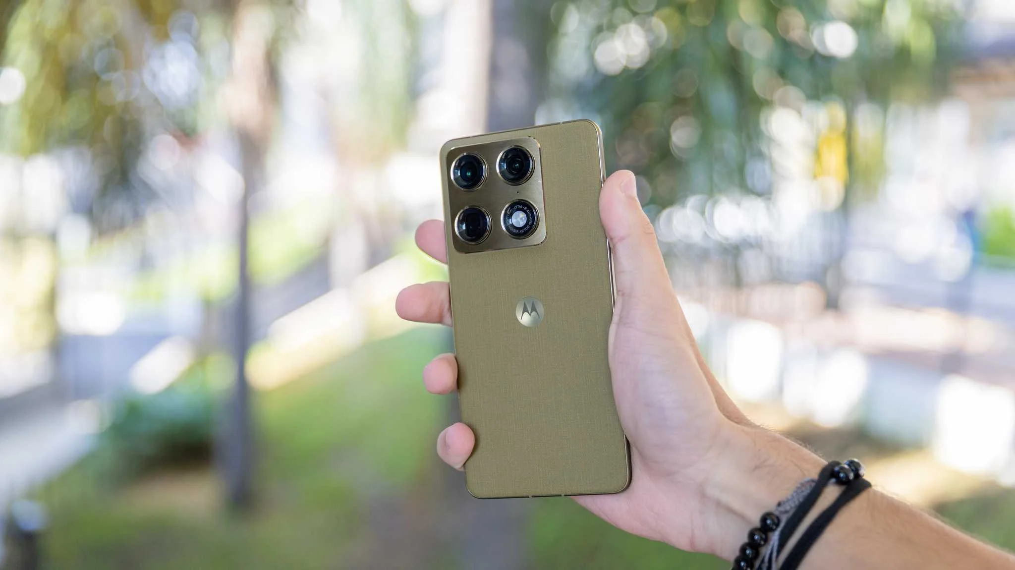 WEB-Motorola Signature Verde Olivia-3